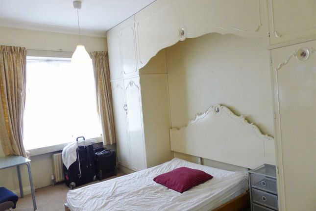 22 Quadrant Close, The Burroughs, Hendon photo 4