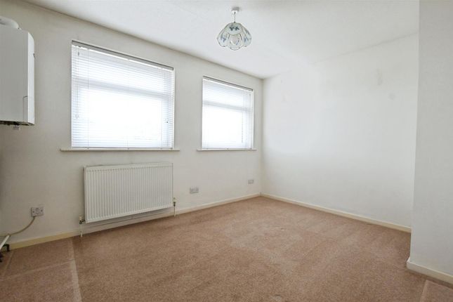 152, Foredyke Avenue, Hull photo 4
