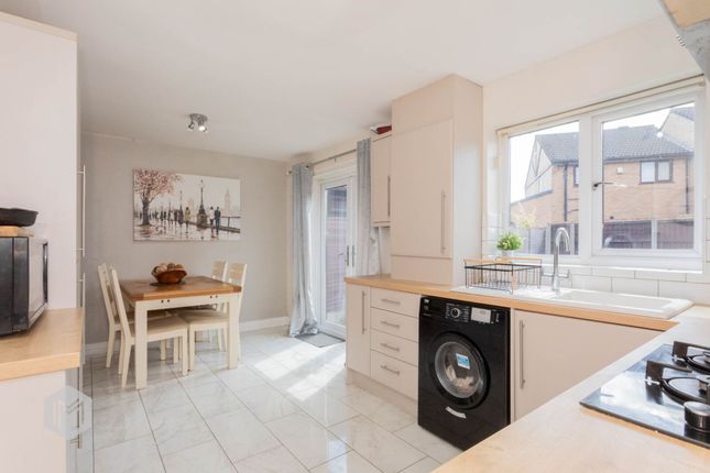30 Holly Mill Crescent, Bolton photo 3