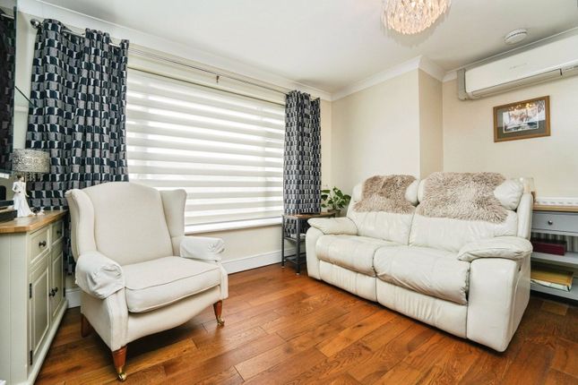 16, Flaxley Road, Gloucester photo 3
