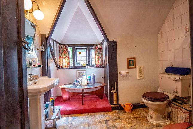 Shower Room.Jpg