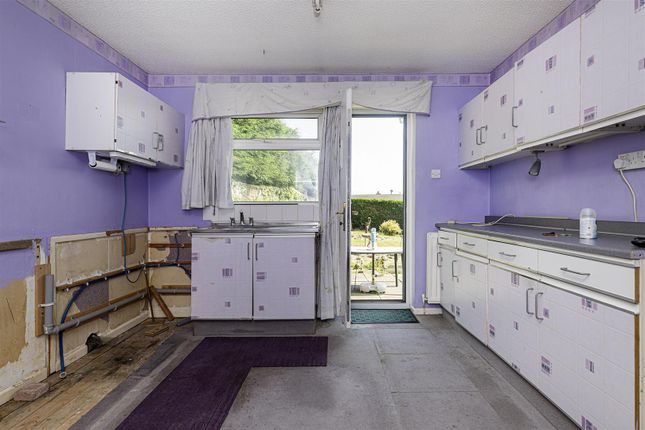 30, Maplin Avenue, Huddersfield photo 2