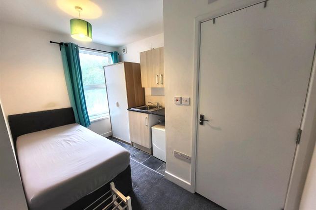 Flat 4, 33 Victoria Road, Wolverhampton photo 2