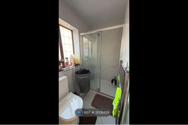 Colne Avenue, West Drayton photo 5