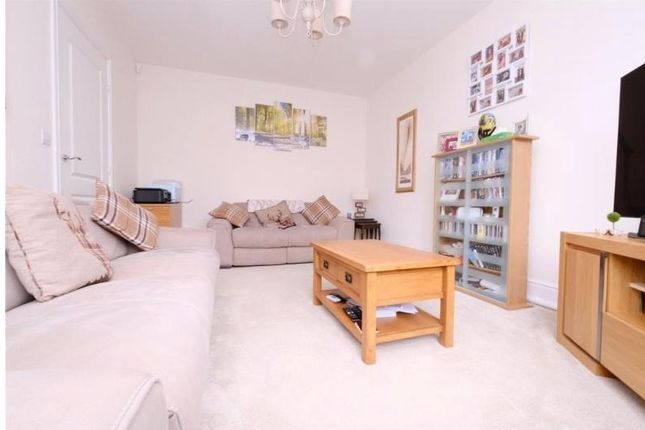 2 Frost Close, Weldon, Swanscombe photo 4