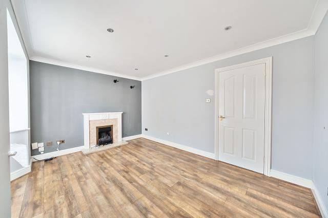 51, Fairford Leys Way, Aylesbury photo 4