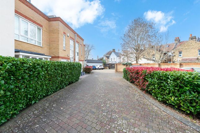 Mews house for sale in Lilah Mews, Shortlands, Bromley