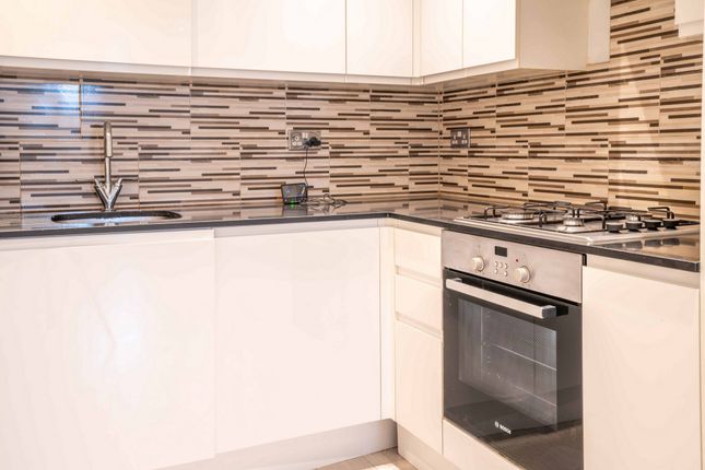 Flat 2 8, Kingsbridge Road, Walton-On-Thames photo 4