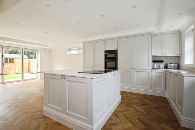 15, Pentons Close, Alton photo 2
