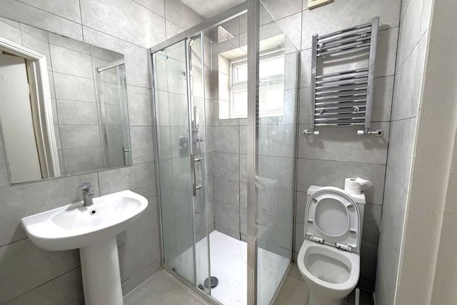 339a Dersingham Avenue, London photo 5