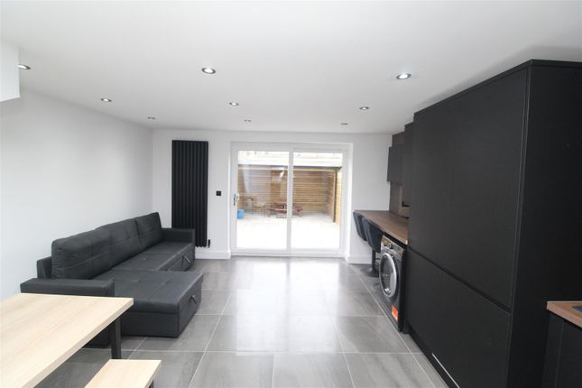 57, May Street, Cardiff photo 4