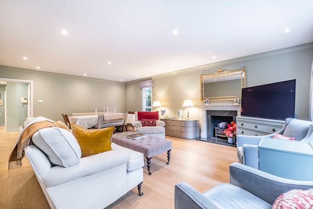 Flat for sale in Parkside, London