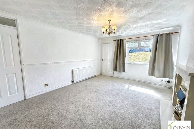 31 Cefn Glas, Tredegar photo 3