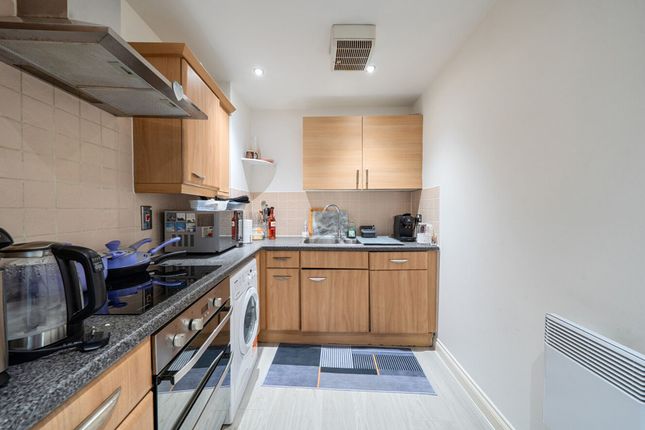 Flat 25, Aldermen Court, London photo 3