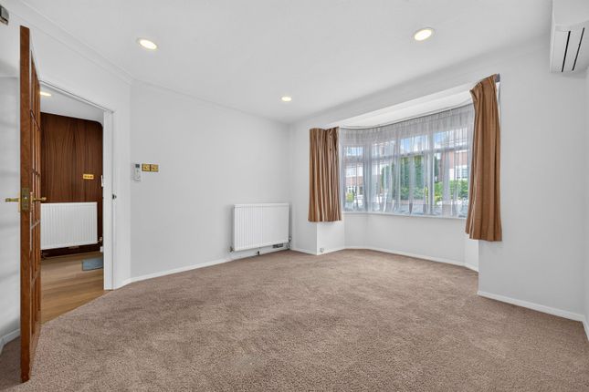 30, Winscombe Way, London photo 3