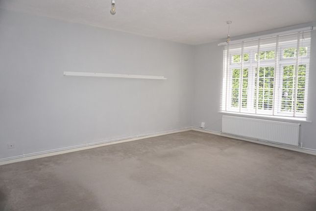 37, Sopwith Avenue, Chessington photo 2