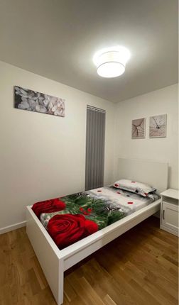 8 bath road, Slough photo 5