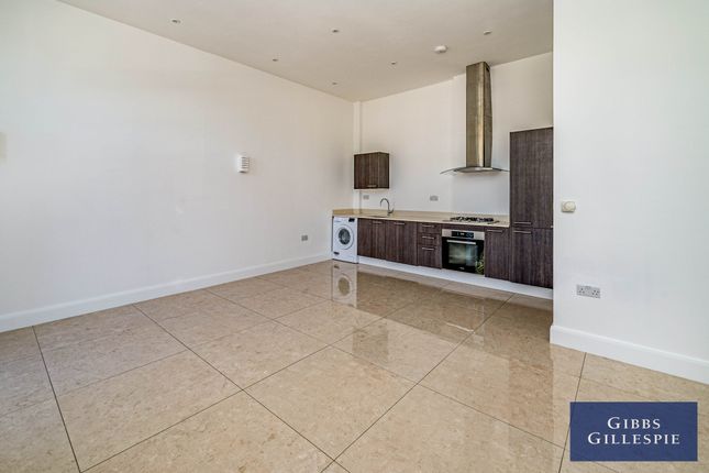 Flat 2 Grand Approach, 2, Bathurst Walk, Iver photo 2