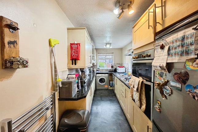 20, West Street, Lees, Oldham photo 4