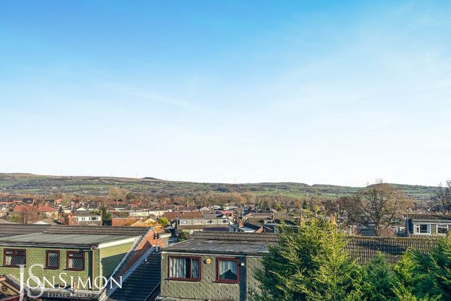 8, Tor Avenue, Bury photo 2