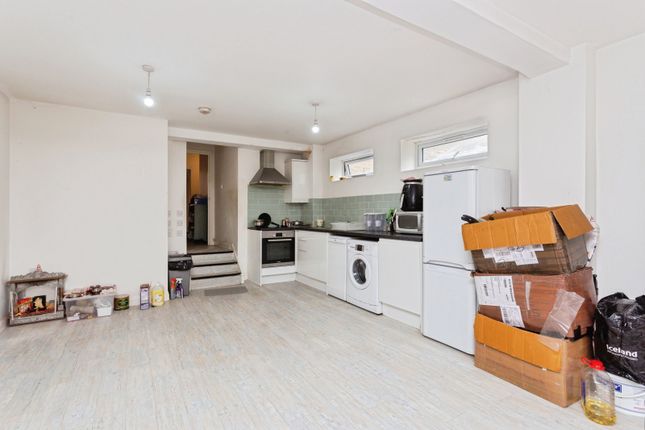 Flat 4, 4-6, Peterborough Road, Harrow photo 3