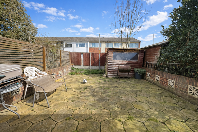 24, Bell Farm Avenue, Dagenham photo 4