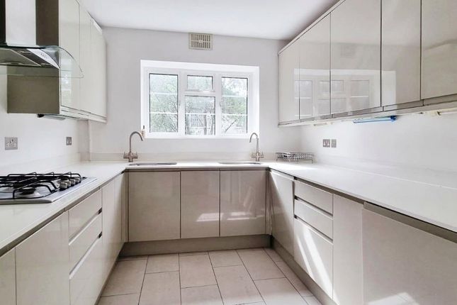 Thumbnail Flat to rent in Mulberry Close, Hendon, London