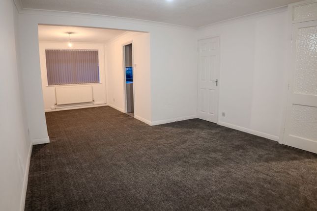 7, Yeadon Court, Newcastle Upon Tyne photo 4