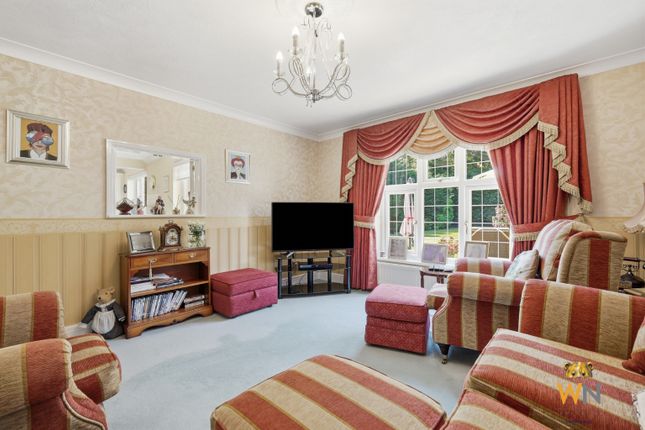 Oak Cottage, Heronway, Brentwood photo 4