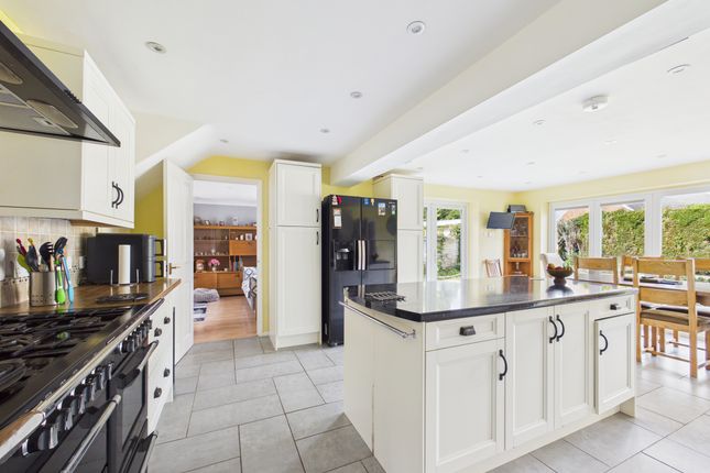 10 Icknield Close, Chinnor photo 4