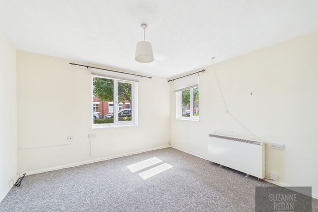 104 Aylesdene Court, Coventry photo 2