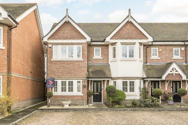 Thumbnail Property for sale in Trenchard Close, Hersham, Walton-On-Thames