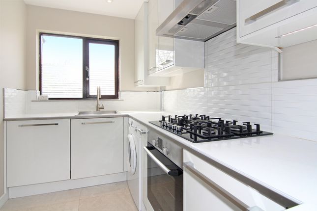 30, Badger Close, Feltham photo 4