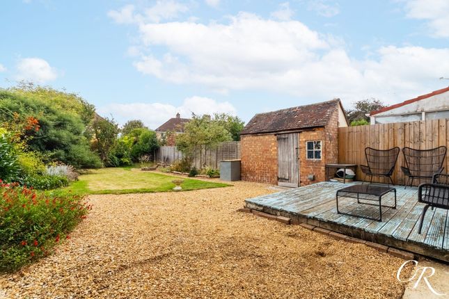 128 Clyde Crescent, Cheltenham photo 3