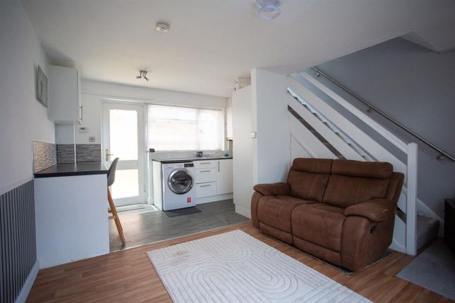 4, Campion Gardens, Chard photo 2