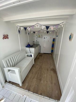 Beach Hut 27,, Thorpe Esplanade, Essex photo 3