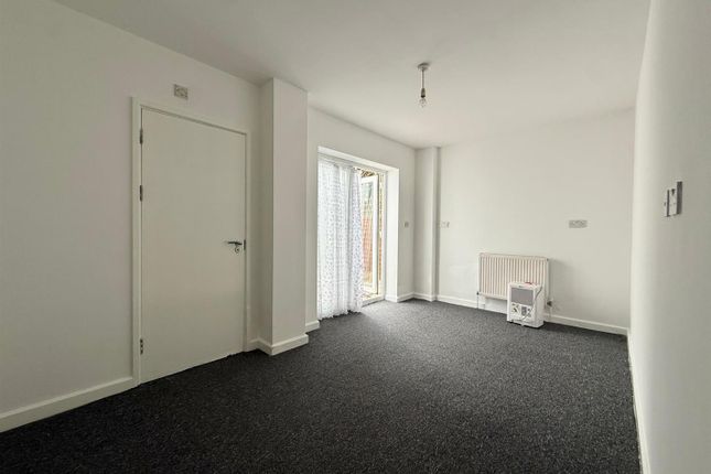Flat 2, Elm House, Elm Road, Canvey Island photo 3