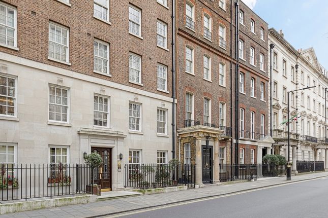 Flat for sale in Upper Grosvenor Street, London