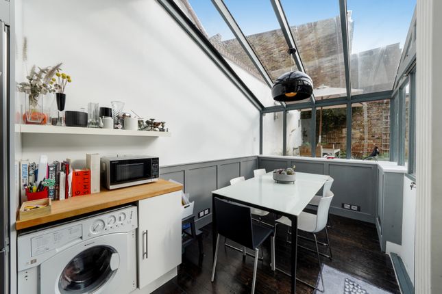 Terraced house to rent in Cornwallis Road, Holloway