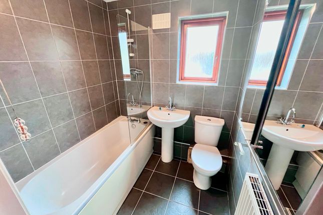 13 Reynolds Place, Milton Keynes photo 3