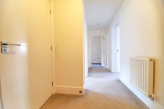 8, Springfield Court, Wakefield photo 3
