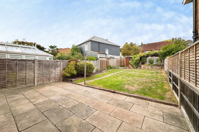 32, Legge Crescent, Hampshire photo 2