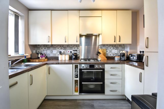 6, Petrel Drive, Louth photo 3