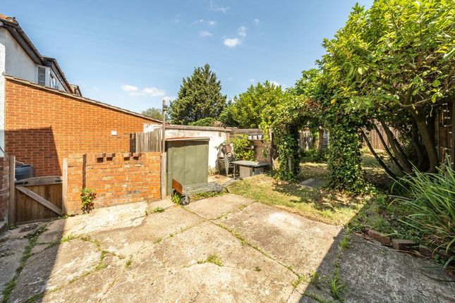 38, Riverdene, Edgware photo 4