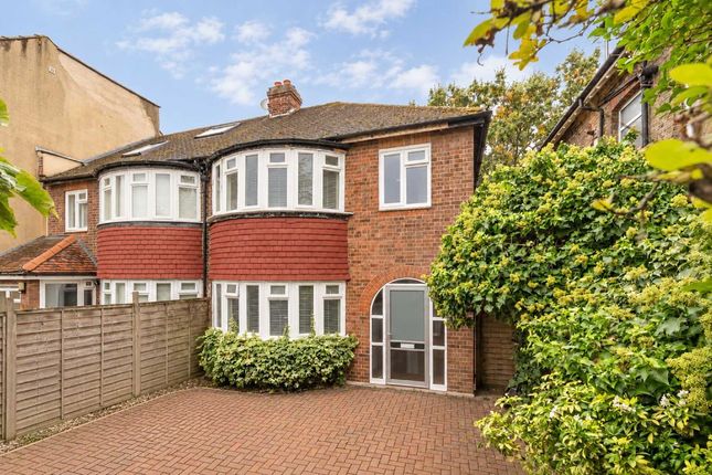 3-bed house on Queens Road, London, £3,500/mo