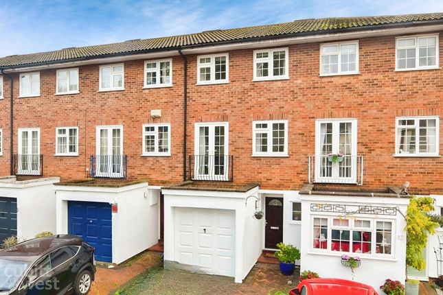 9, Stanley Road, Sutton photo 3