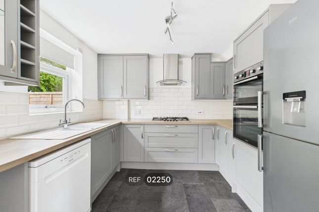 Carlton Rise, BEVERLEY photo 3