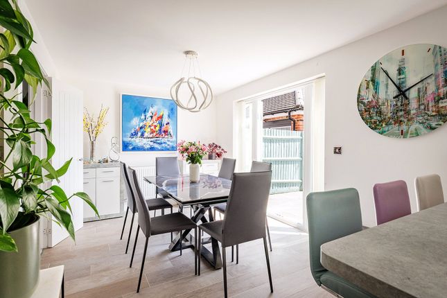 6, Cascade Way, Surrey photo 4
