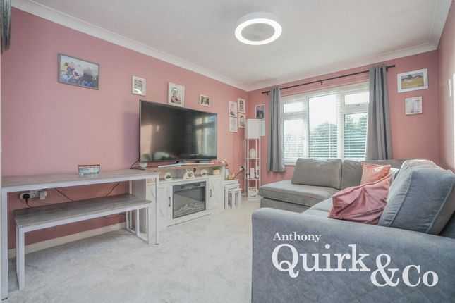 Flat Flat 12, Waterside Mead, Elsinor Avenue, Canvey Island photo 2