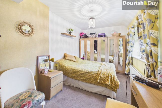 33 Devon Way, Stafford photo 3